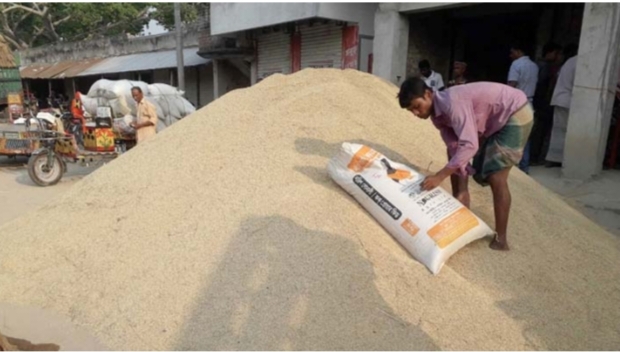 তানোরে সিন্ডিকেটে কমতেই আছে ধানের দাম