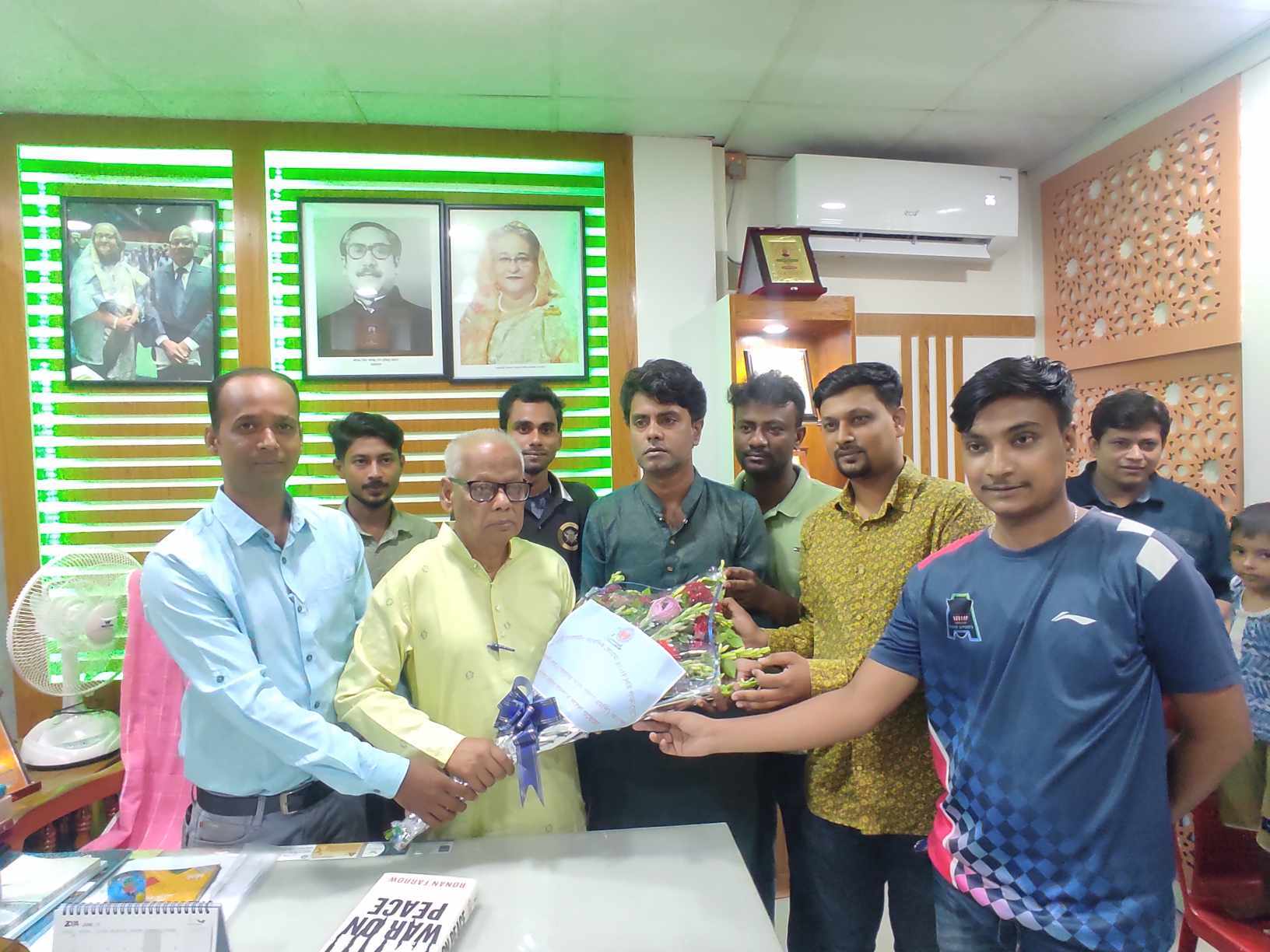 এমপি শফিকুর রহমান বাদশার সাথে রাজশাহী অনলাইন সাংবাদিক ফোরামের নেতৃবৃন্দের সৌজন্য সাক্ষাৎ