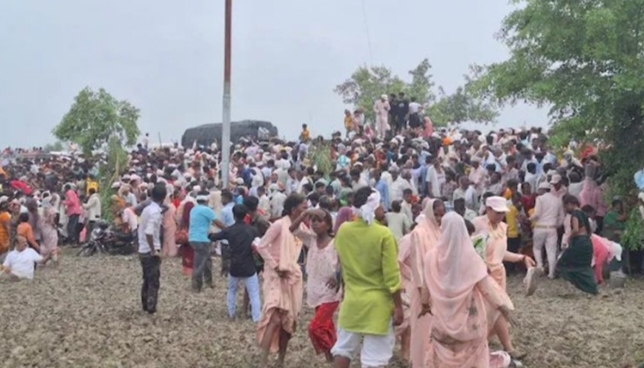 প্রার্থনা সভায় ভারতে পদদলিত হয়ে প্রাণ গেল ১০৭ জনের