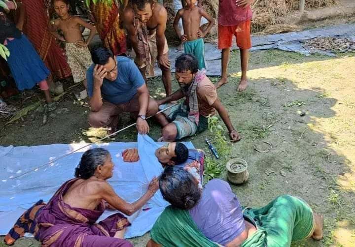 নওগাঁর দোহালী গ্রামে নিধূরাম নামে এক কৃষকের সাপের কামড়ে মৃত্যু