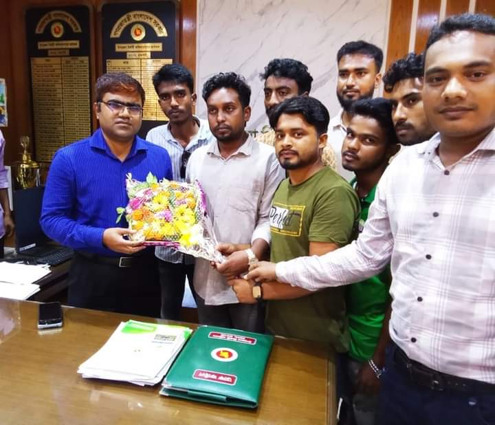 নয়া ইউএনওর সাথে ছাত্রদল নেতাদের ফুলেল শুভেচ্ছা