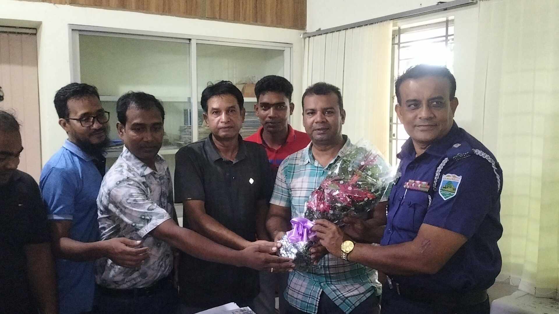 নবাগত ওসির সাথে নিয়ামতপুর প্রেসক্লাবের সদস্যদের মতবিনিময় 