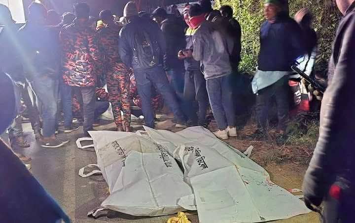রাজশাহীর মোহনপুরে সড়কে প্রাণ গেল ৩ জনের