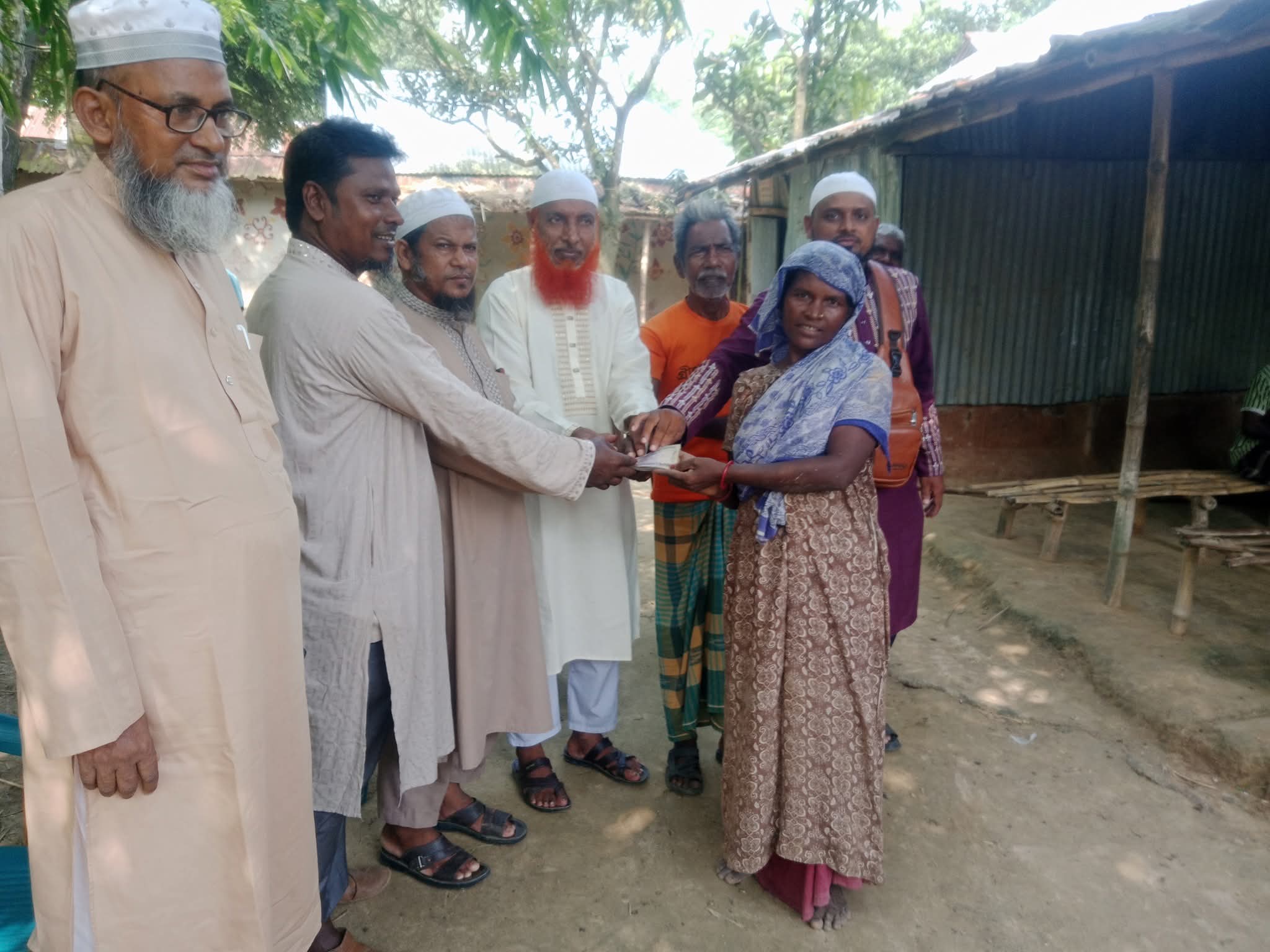 তানোরে বাড়ি সংস্কারের জন্য অনুদান প্রদান