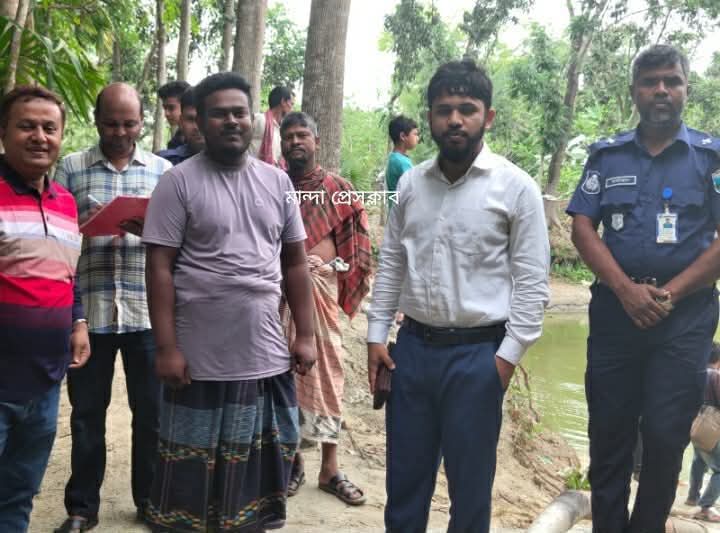 নওগাঁর মান্দায় ড্রেজার দিয়ে অবৈধ বালু উত্তোলনের অভিযোগে ৫০ হাজার টাকা জরিমানা