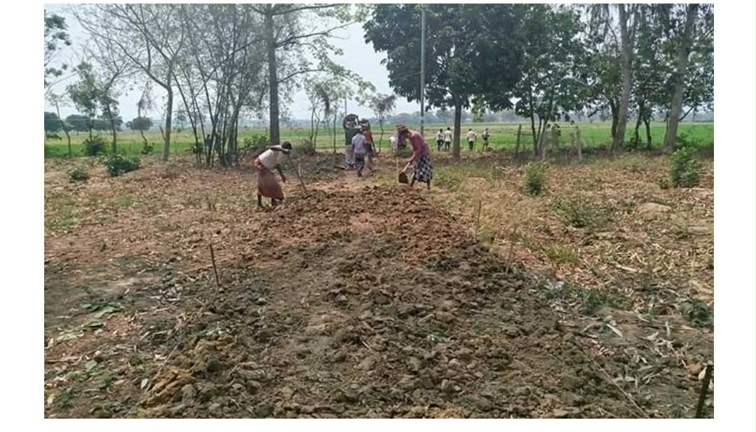 তানোরে স্বেচ্ছাশ্রমে ৩০০ মিটার রাস্তা নির্মান