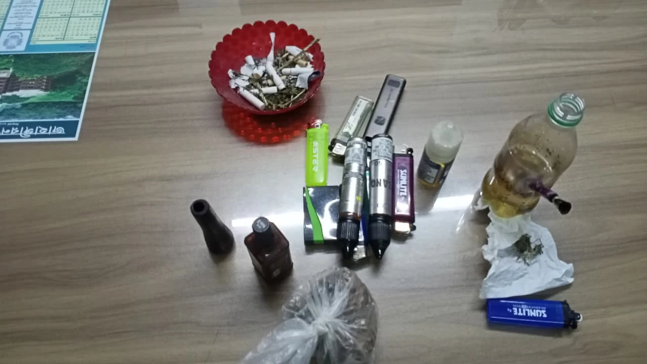 জাবির হলে মাদক সেবনের অভিযোগে ছাত্রী আটক