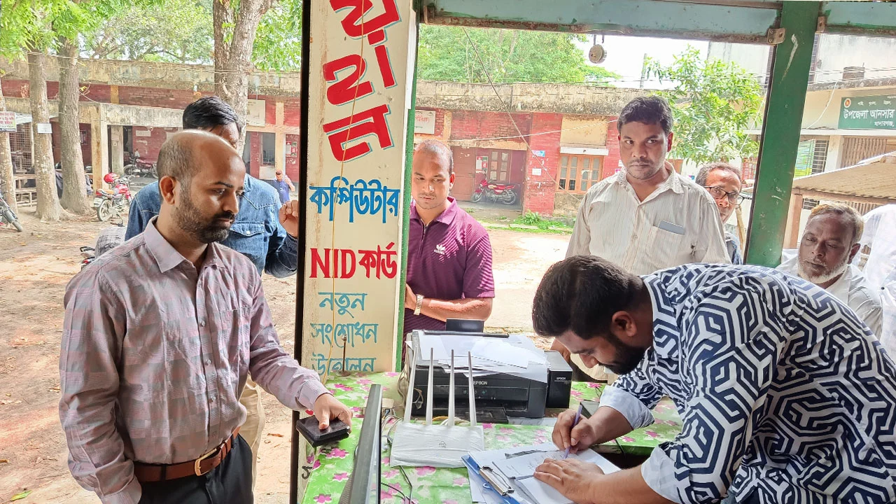 জাল সনদে ফুয়েল কার্ড নিতে এসে ধরা, দুই জনকে জরিমানা