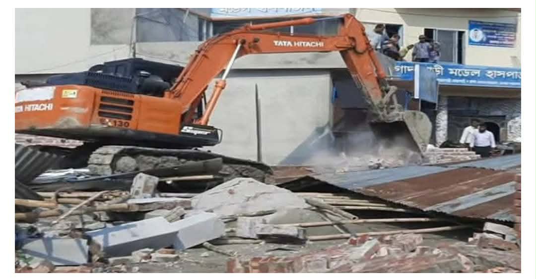 রাজশাহীর গোদাগাড়ীতে শত শত অবৈধ স্থাপনা গুড়িয়ে দিল প্রশাসন