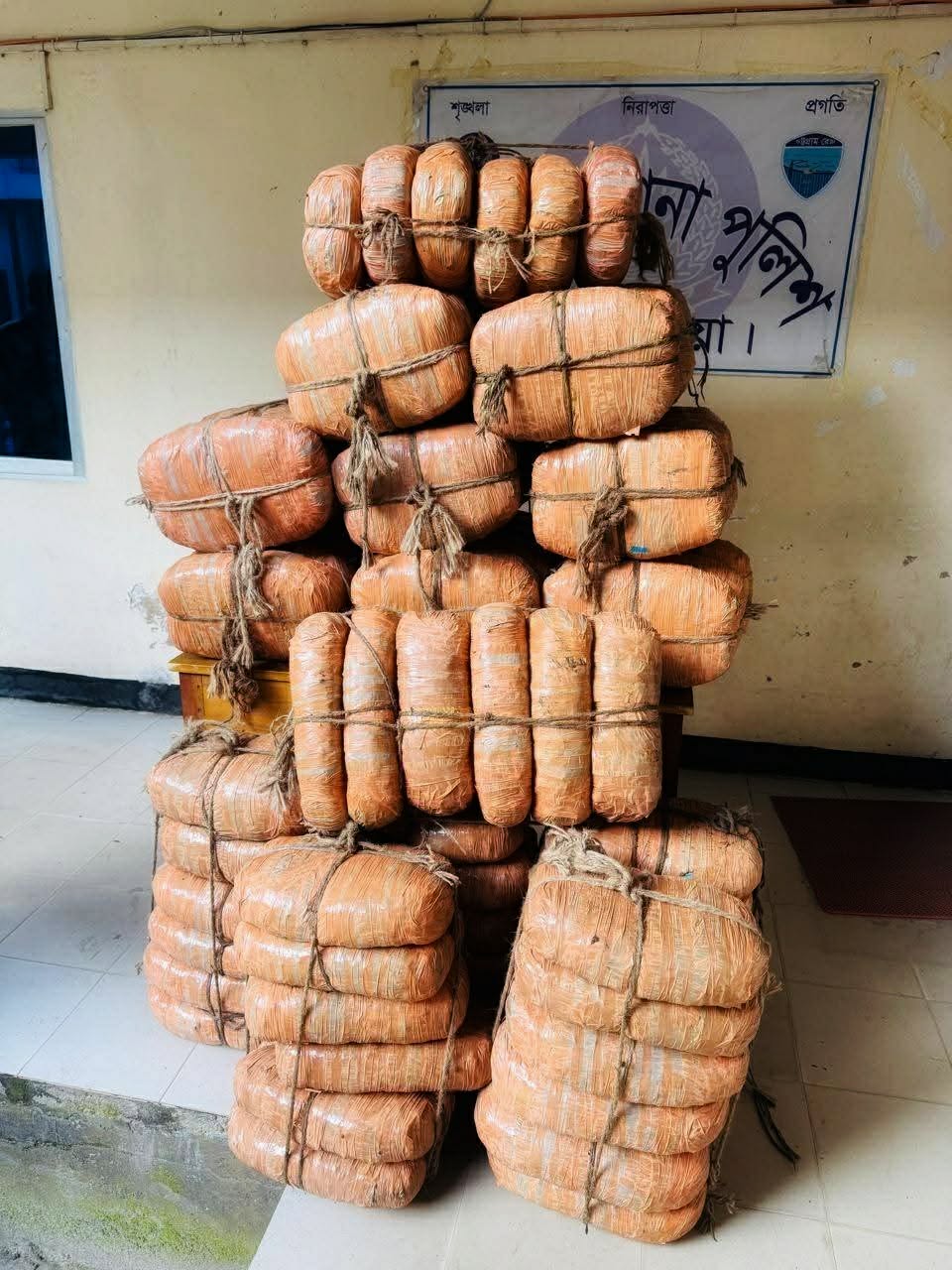 চুনারুঘাটে মাদক সিন্ডিকেটের দৌরাত্ম্য চরমে ‎প্রতিপক্ষকে মিথ্যা মামলায় ফাঁসানো,চাঁদাবাজি ও প্রাণনাশের হুমকির অভিযোগ