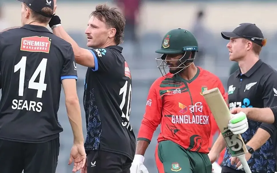 নির্ধারিত ওভারের আগেই ১০২ রানে অলআউট বাংলাদেশ